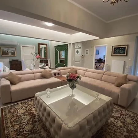 λabirinthia Apartment *